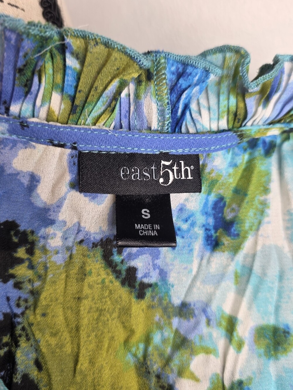 Y2k East 5th Blue, Green & White Ruffle-Trim Button Front Blouse Sz Small - Picture 3 of 4